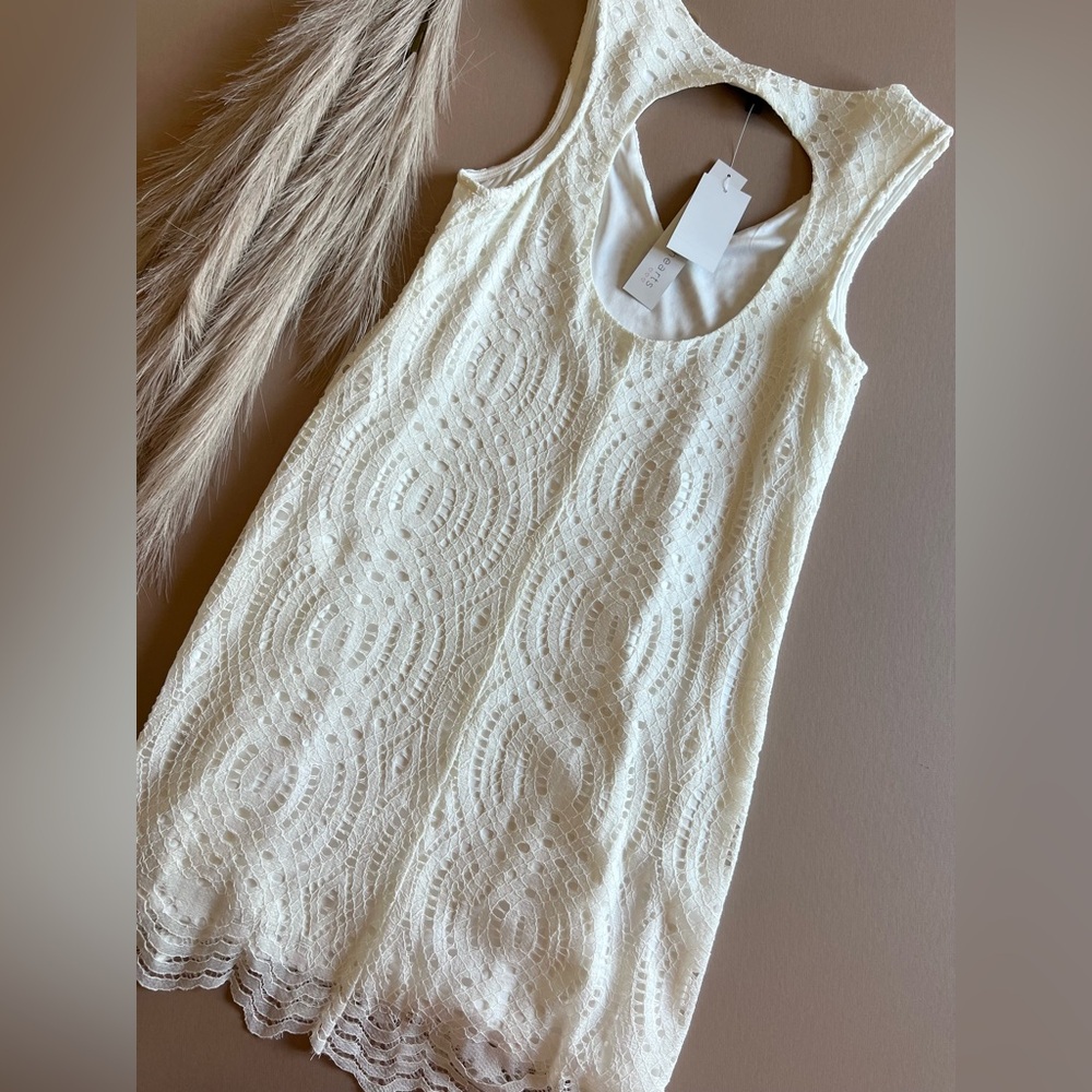 White Lace Crochet Sleeveless Mini Dress - Picture 2 of 8